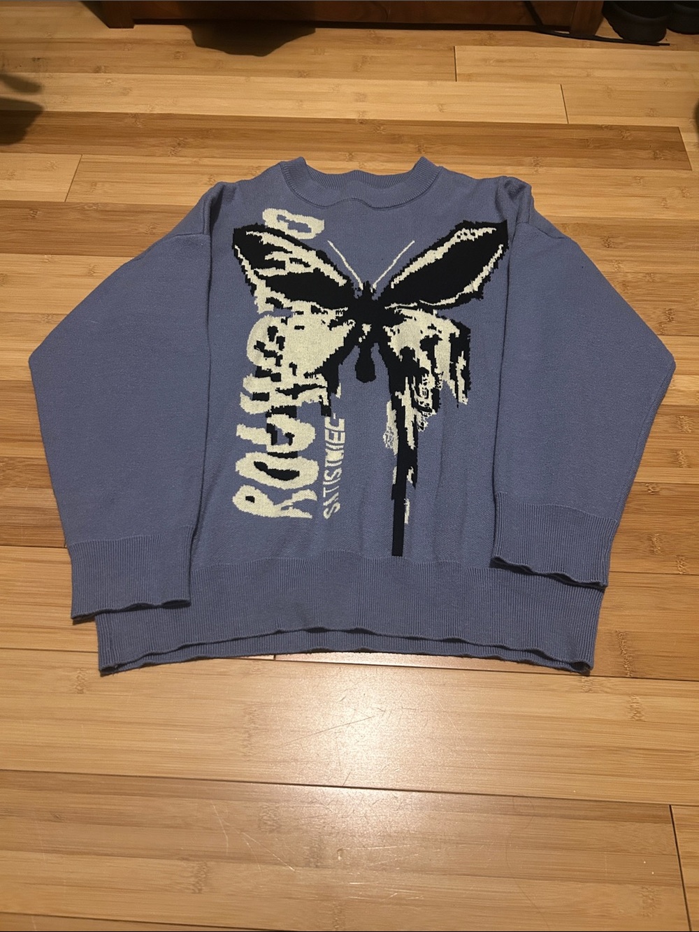 🦋 Sweater - Picture 2 of 3